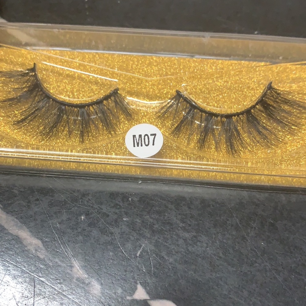 Lashes - Picture 6 of 17